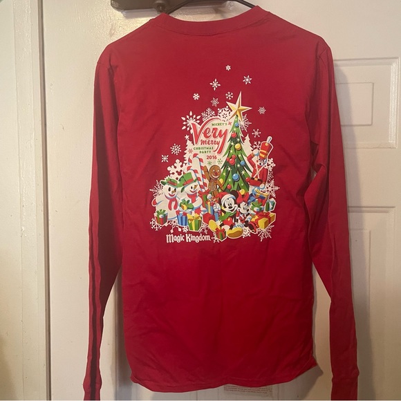 Disney Parks Authentic 2016 Christmas Tee Shirt - Picture 4 of 7